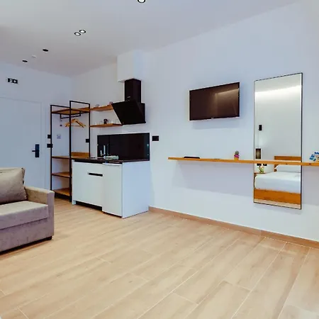 Apartment Gloal & *